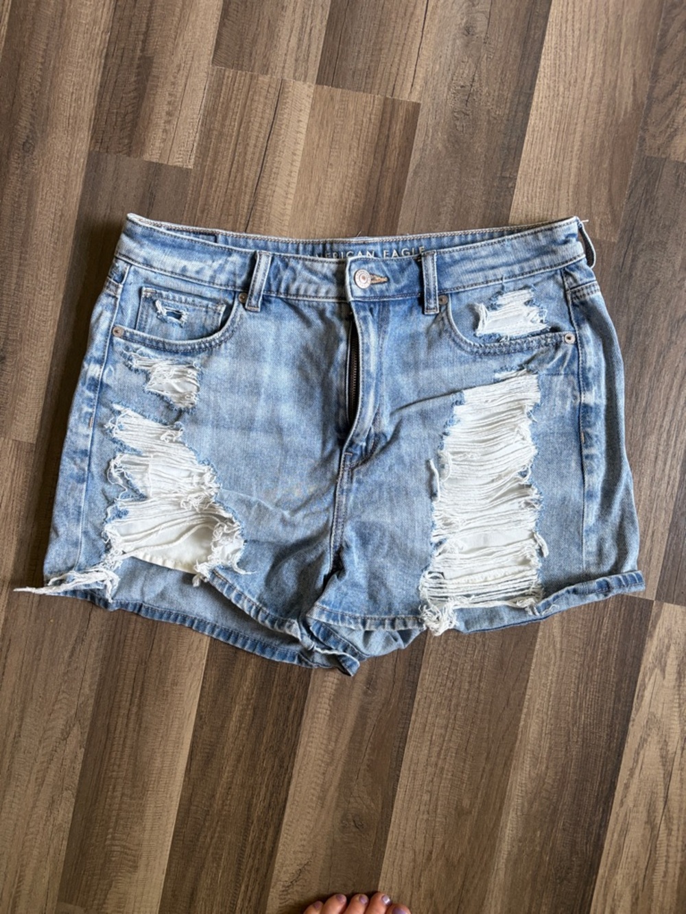 American Eagle Comfort Stretch Distressed Light Blue Denim Women’s Shorts